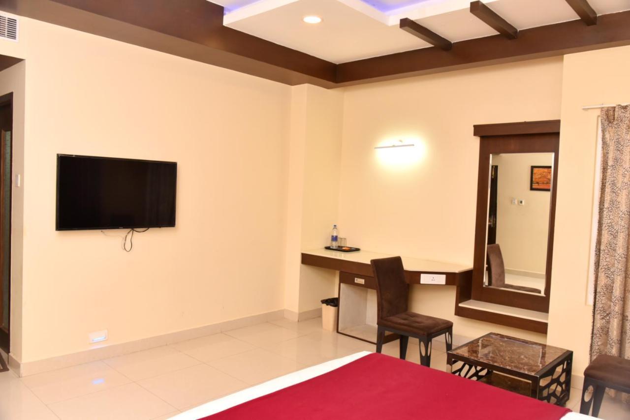 The Grand Park Hotel Chidambaram Exterior photo
