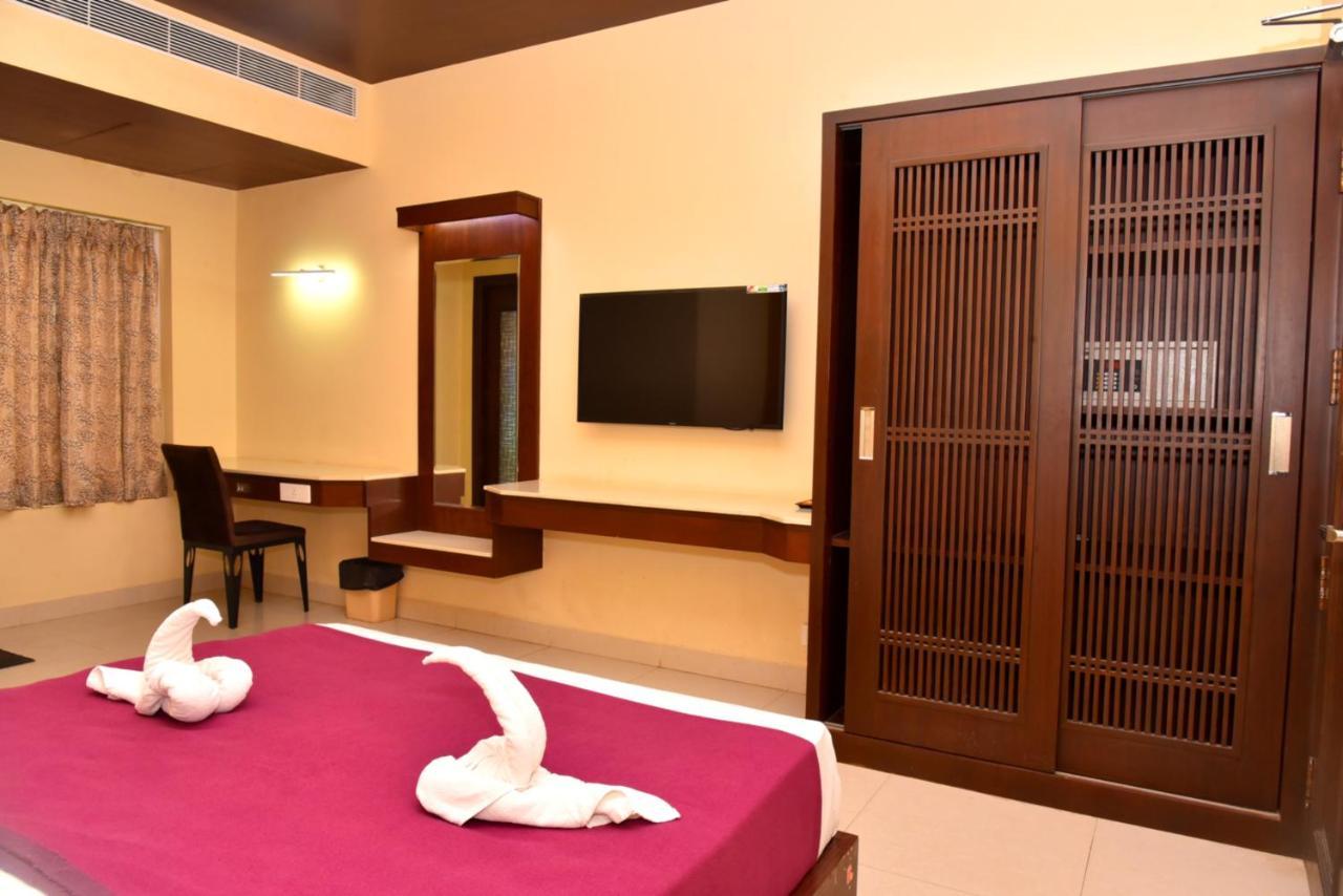 The Grand Park Hotel Chidambaram Exterior photo
